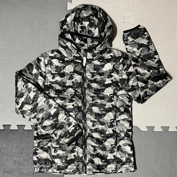 Packable kid’s down jacket - Picture 2 of 6